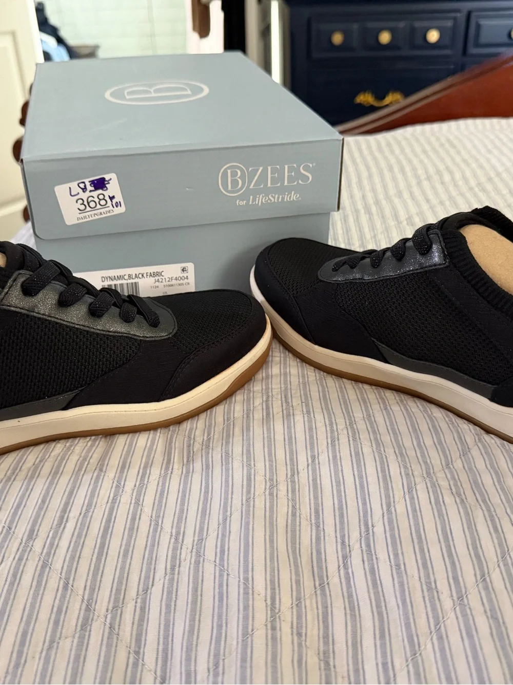 BZees by LifeStride Dynamic Black Fabric Sneakers size 7 new in the box